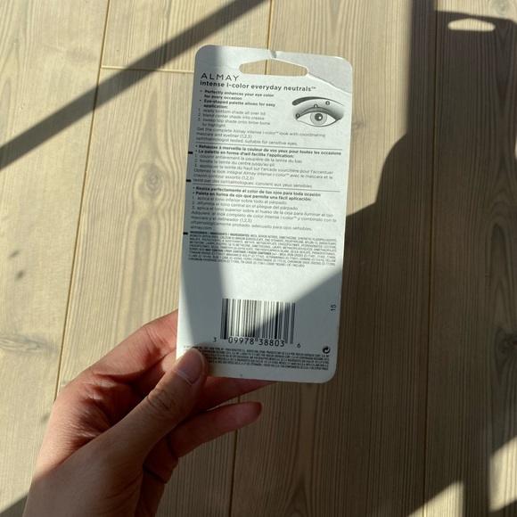 FREE Everyday Neutrals Eye Shadows - Picture 2 of 3